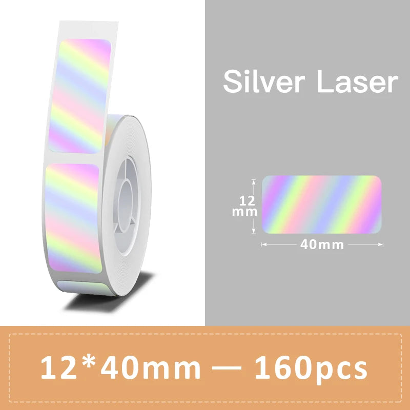 Rouleau d'étiquettes laser argenté irisé sur fond gris, avec étiquette témoin cotée 12 × 40 mm