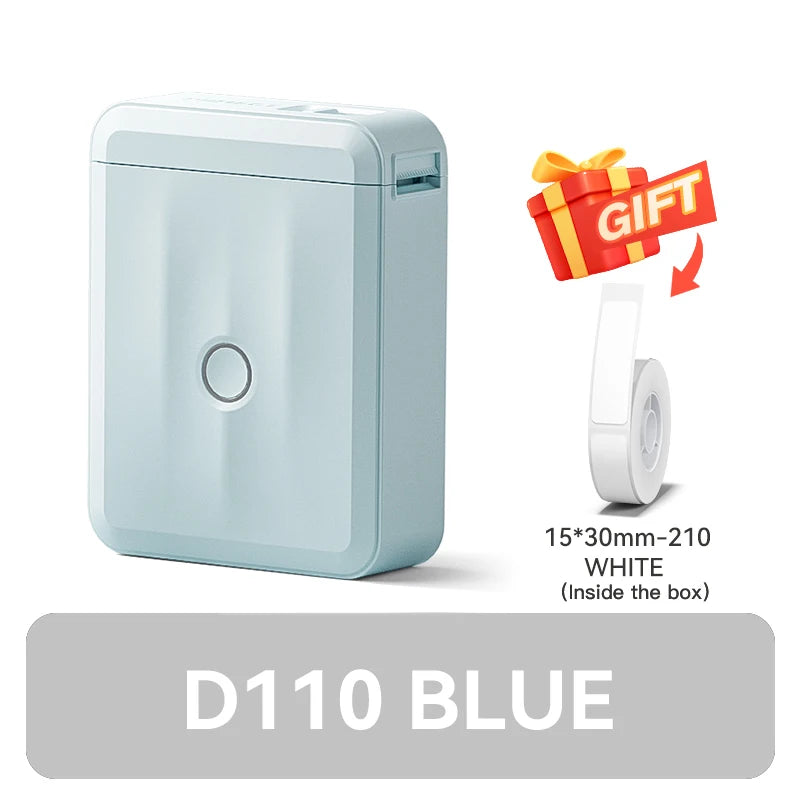 Imprimante bleu pastel présentée avec le rouleau blanc 15 x 30 mm de 210 étiquettes offert dans la boîte