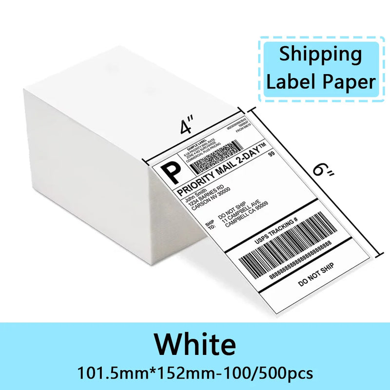 Pile d'étiquettes d'expédition blanches 101,5 x 152 mm avec une étiquette imprimée à code-barres