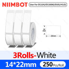 Trois rouleaux d'étiquettes blanches et leur cote 14 x 22 mm, 250 étiquettes par rouleau, fond blanc