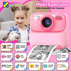 Fillette avec sa peluche et l'appareil rose, entourés des icônes de fonctions : photo, vidéo, zoom, jeux