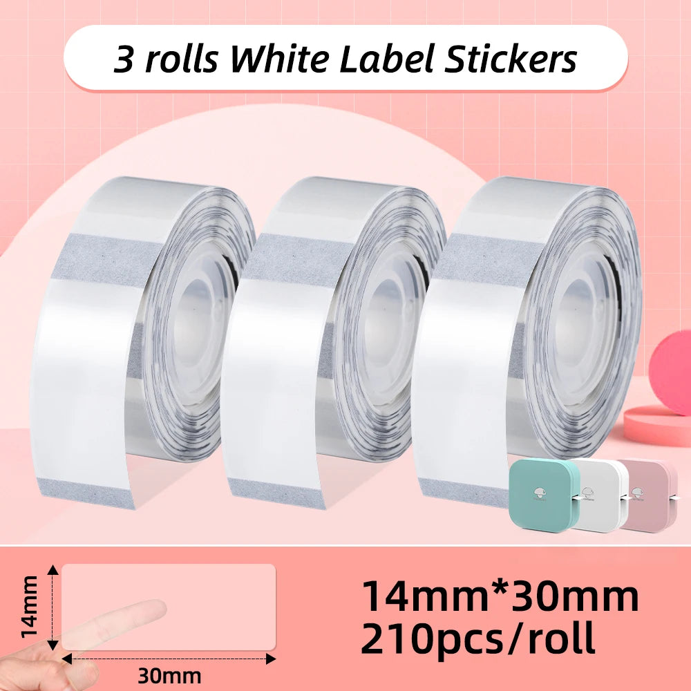 Trois rouleaux d'étiquettes transparentes 14 x 30 mm, 210 pièces par rouleau, un doigt visible au travers du modèle