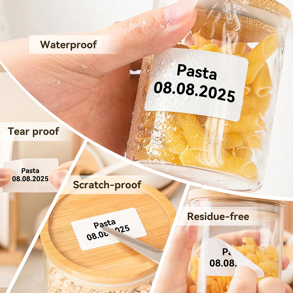 Étiquette Pasta datée du 08.08.2025 collée sur un bocal de pâtes mouillé et tenue entre deux doigts