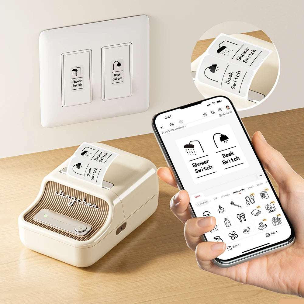 Interrupteurs muraux étiquetés « Shower Switch » et « Desk Switch », imprimante ivoire et main tenant le téléphone
