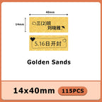 Deux étiquettes dorées imprimées de texte et d'une date, gamme Golden Sands au format 40 sur 14 mm