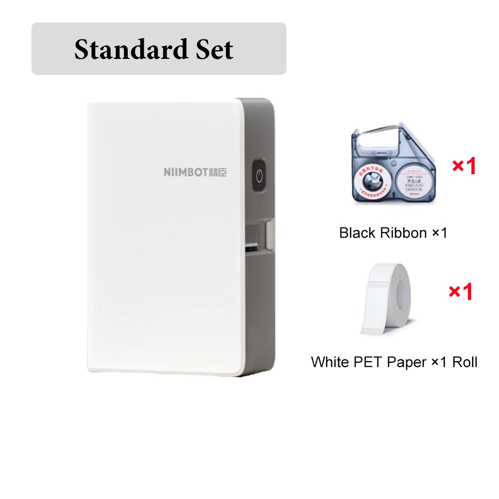Pack standard : l'imprimante blanche et grise avec une cassette de ruban noir et un rouleau d'étiquettes PET