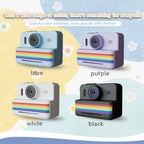 Les quatre coloris de l'appareil photo enfant présentés côte à côte : bleu, violet, blanc et noir