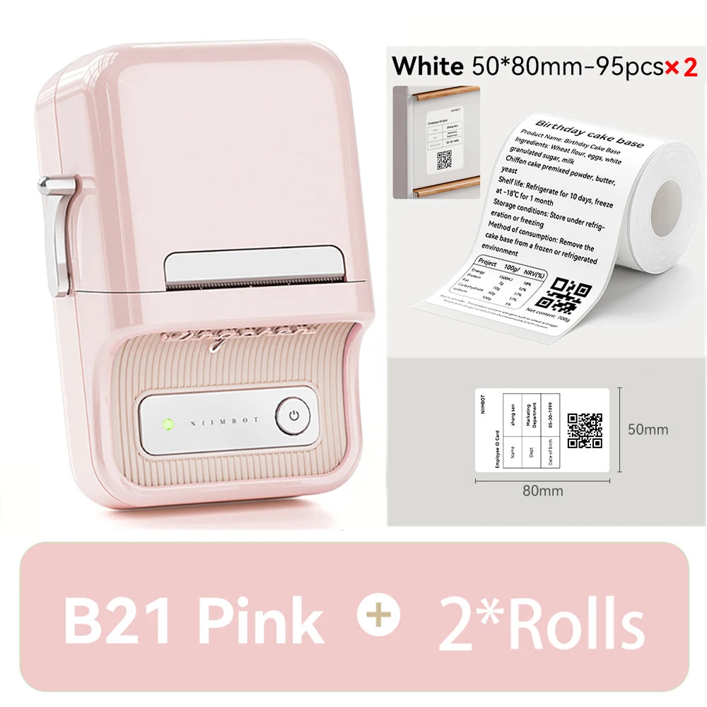 Imprimante rose poudré et deux rouleaux 50x80 mm, avec un exemple d'étiquette alimentaire détaillée et un badge d'entreprise