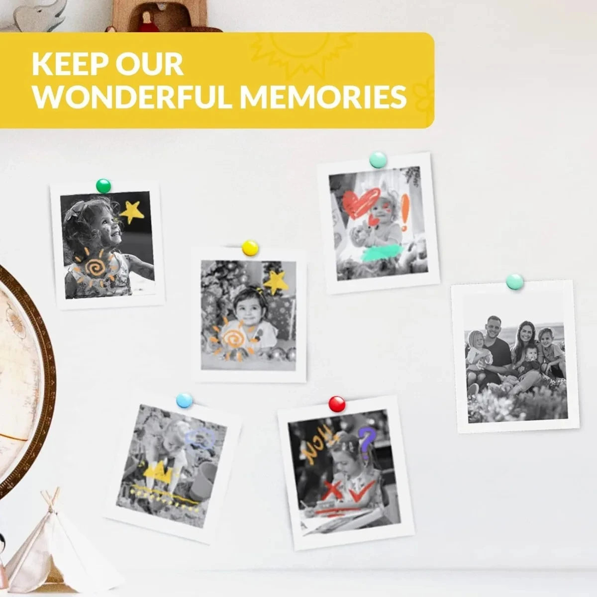 Photos noir et blanc imprimées et punaisées sur un mur clair sous le titre Keep our wonderful memories