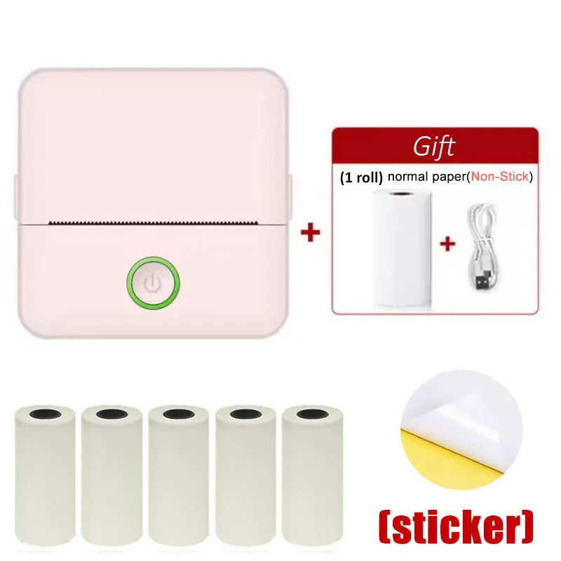 Imprimante rose avec rouleau et câble offerts, au-dessus de cinq rouleaux de papier autocollant beige