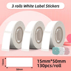 Trois rouleaux d'étiquettes blanches au format 15 x 50 mm, 130 pièces par rouleau, sur fond rose