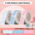 Trois rouleaux d'étiquettes bleu pâle, bleu et rose, format 12 x 40 mm, 125 pièces par rouleau