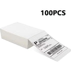 Pile de 100 étiquettes d'expédition pliées en paravent, avec une étiquette imprimée visible