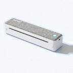 Imprimante thermique A4 ultra-fine a finition tissu gris chine, bouton a anneau LED cyan, sur fond studio